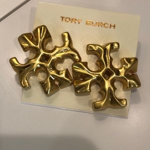 Tory Burch Oversized Gold Logo T Earrings